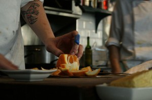 Photo "Cooking at the Restaurant" by Lplatebigcheese | CC BY 2.0